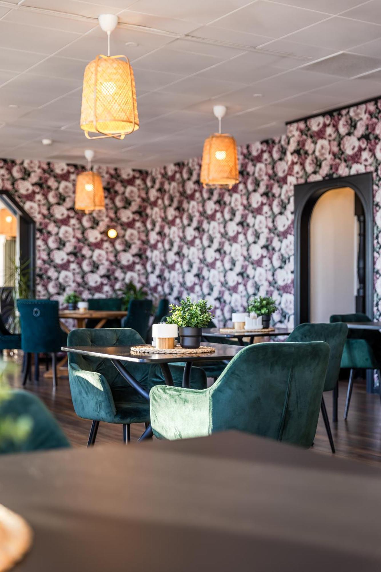 Hotell Kung Goesta By First Мура Екстер'єр фото